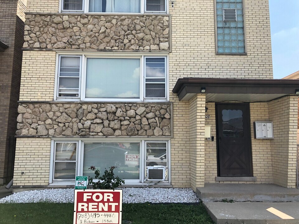 2327 N 73rd Ave, Unit 1 in Elmwood Park, IL - Building Photo