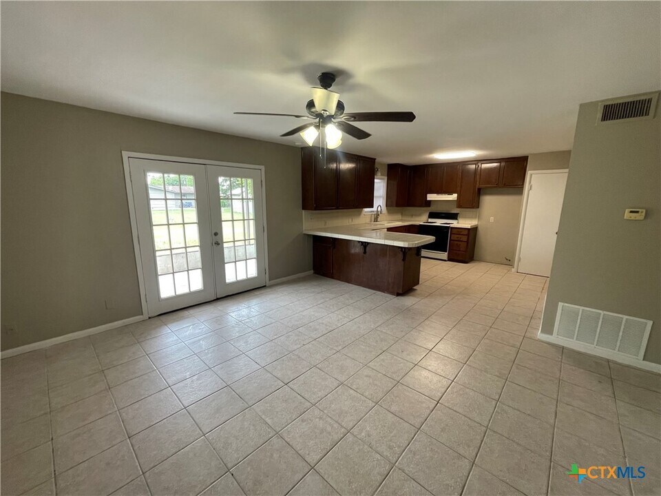 4705 Dahlia Ln in Victoria, TX - Foto de edificio