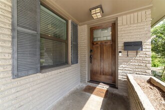 5438 Briarbend Dr in Houston, TX - Building Photo - Building Photo