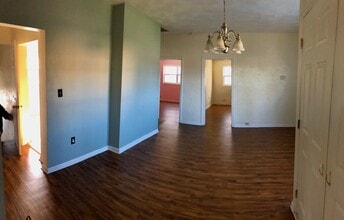 408 5th Ave, Unit 2 in Carnegie, PA - Foto de edificio - Building Photo