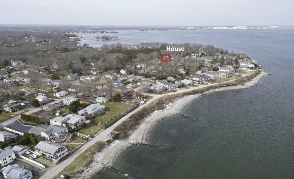 110 Winsor Ave in North Kingstown, RI - Building Photo
