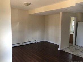 155 Dividend Rd in Rocky Hill, CT - Building Photo - Building Photo
