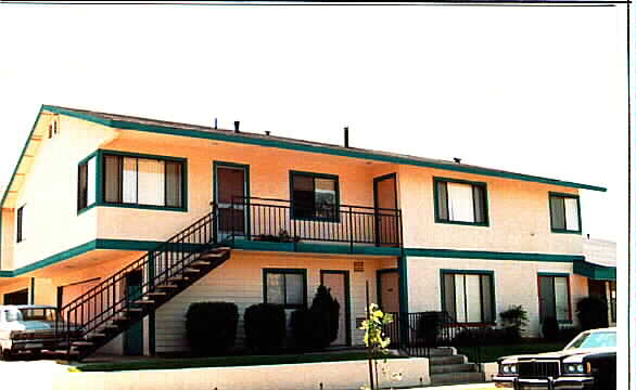 511 W Limited Ave in Lake Elsinore, CA - Building Photo - Building Photo