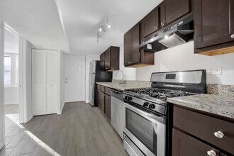 1914 W Henderson St in Chicago, IL - Building Photo - Building Photo