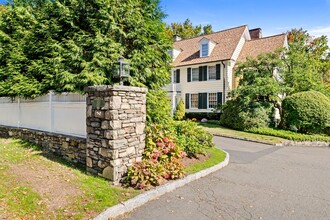 43 Maple Ave in Greenwich, CT - Building Photo - Building Photo