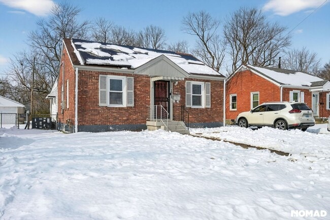 1015 W Indian Trail in Louisville, KY - Building Photo - Building Photo