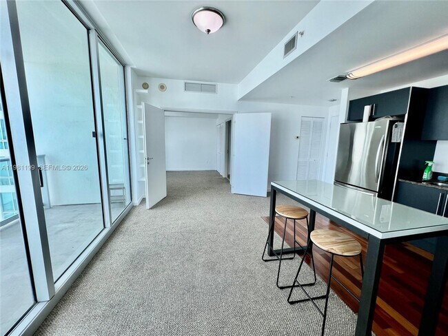 300 S Biscayne Blvd, Unit 2703 in Miami, FL - Foto de edificio - Building Photo