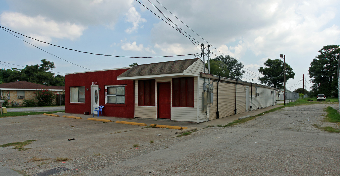 1935 Claire Ave in Gretna, LA - Foto de edificio