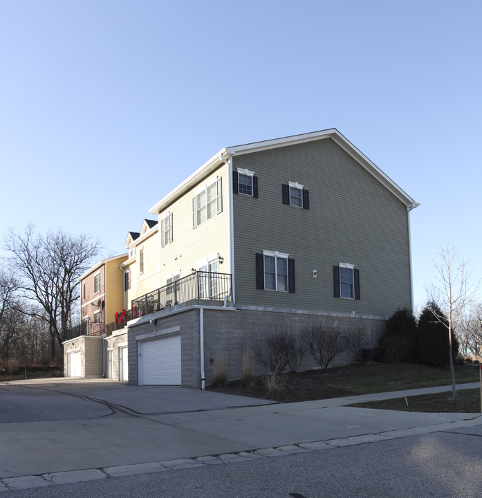 7926-7960 Williamsburg Ct in Bristol, WI - Building Photo