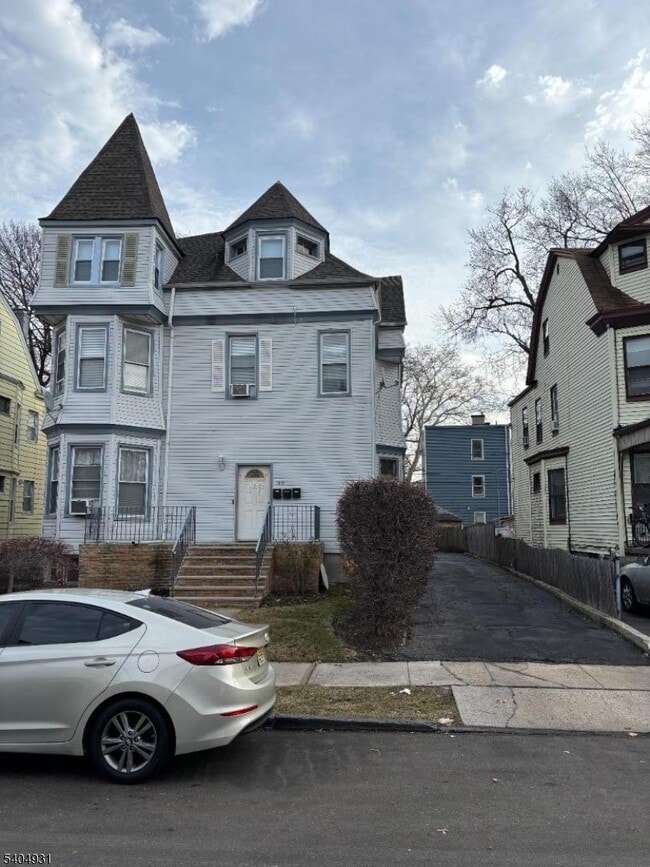 property at 160 N 16th St