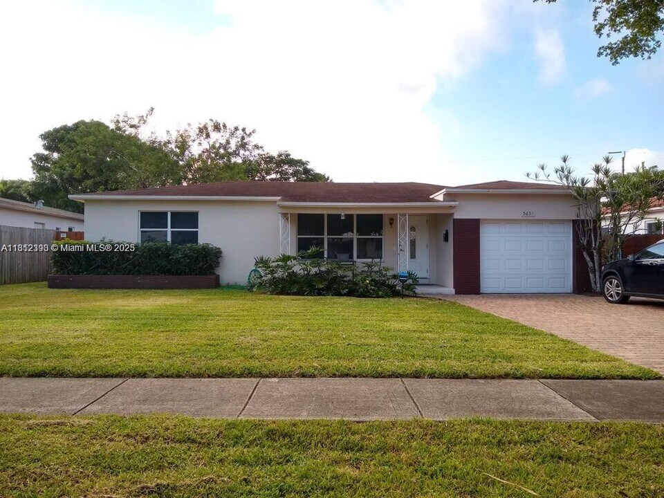 5634 Madison St in Hollywood, FL - Building Photo