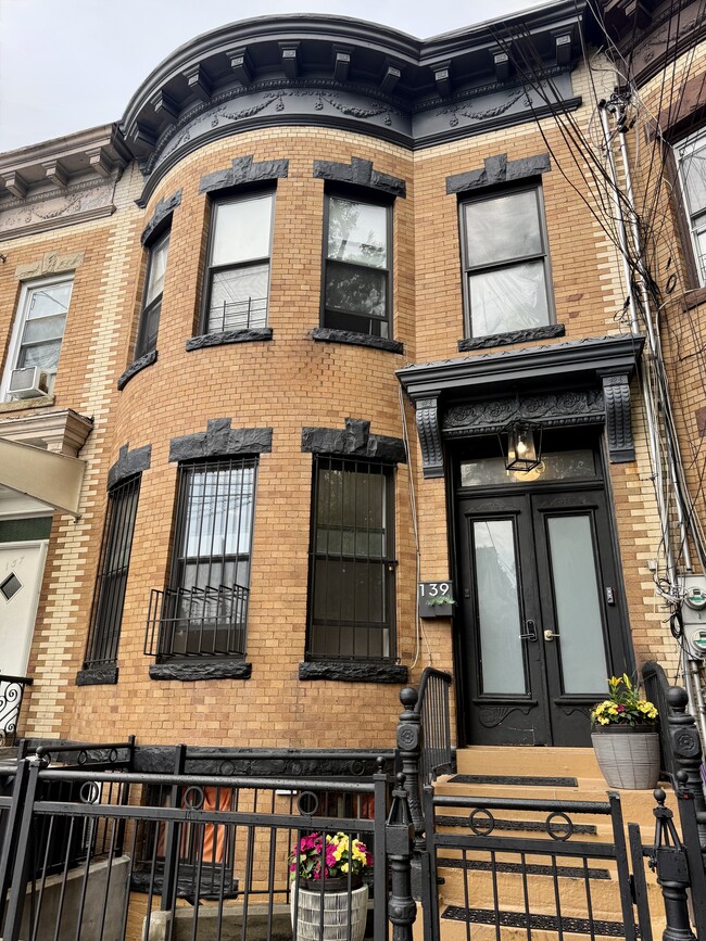 139 Autumn Ave, Unit 1