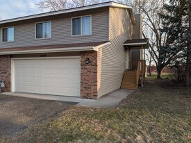 7644 Woodlawn Dr in Mounds View, MN - Building Photo