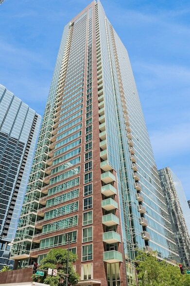 505 N McClurg Ct, Unit 2206 in Chicago, IL - Building Photo