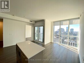 1-2001 Yorkville Ave in Toronto, ON - Building Photo - Building Photo