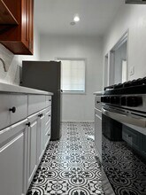 216 E Valencia Ave in Burbank, CA - Building Photo - Building Photo