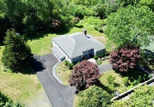 4 Cushing St in Hingham, MA - Building Photo - Building Photo
