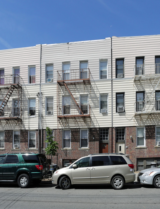 1813 Radcliff Ave in Bronx, NY - Foto de edificio