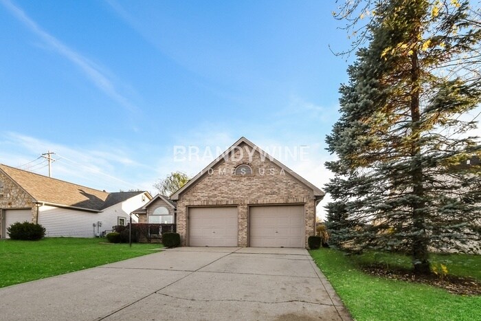 3231 Village Park N Dr in Carmel, IN - Building Photo