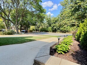 5245 W Ardmore Ave in Chicago, IL - Building Photo - Building Photo