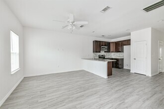 16927 W Juneau St in Montgomery, TX - Building Photo - Building Photo