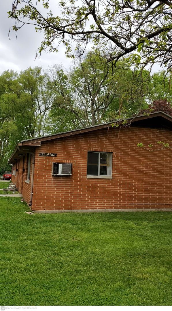 property at 21 W Parkwood Dr