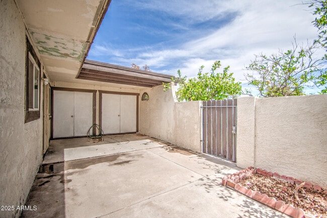 720 S Dobson Rd in Mesa, AZ - Building Photo - Building Photo