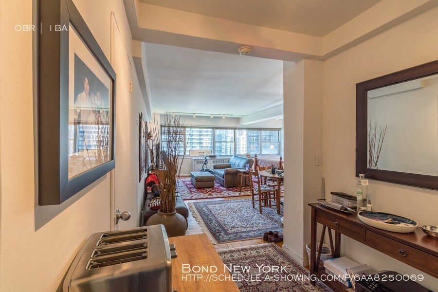 333 E 46th St-Unit -14K in New York, NY - Building Photo