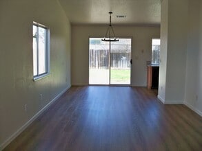 3717 Wilmington Way in Modesto, CA - Building Photo - Building Photo