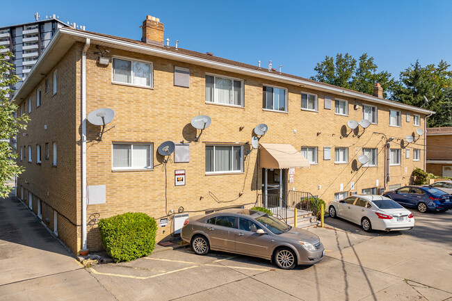 Sunrise Apartments in Euclid, OH - Foto de edificio - Building Photo