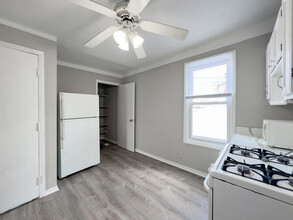 3656 W George St, Unit M02B in Chicago, IL - Building Photo - Building Photo