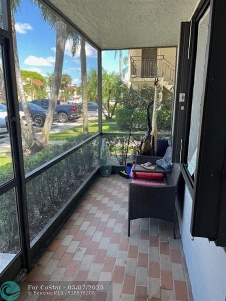 16501 Blatt Blvd in Weston, FL - Building Photo