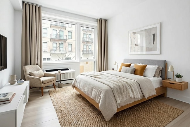 219 E 11th St, Unit 3B in New York, NY - Foto de edificio - Building Photo