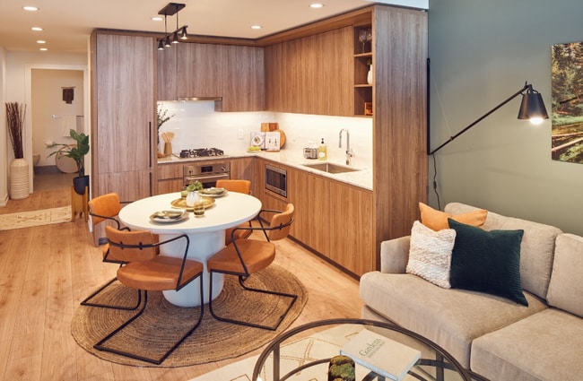 353 W Grand Ave in Chicago, IL - Foto de edificio - Building Photo