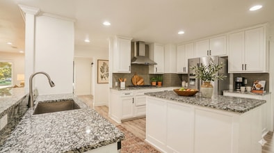 3855 Crest Cove Cir in Dallas, TX - Building Photo - Building Photo