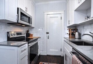 4 Washington Ave, Unit 1 in Cambridge, MA - Foto de edificio - Building Photo
