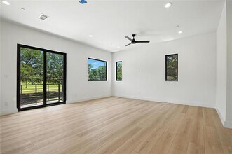 1425 N Garrett Ave in Dallas, TX - Building Photo - Building Photo
