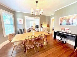 35 Oakland Rd, Unit # 1 in Brookline, MA - Foto de edificio - Building Photo