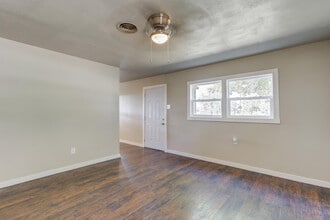 1702 E 2nd St in Lubbock, TX - Building Photo - Building Photo