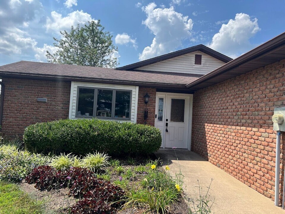 169 Hallman Rd in Douglassville, PA - Foto de edificio