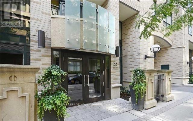 35-935 Hayden St in Toronto, ON - Building Photo - Building Photo