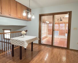 1689 Apple Valley Rd in Bolingbrook, IL - Foto de edificio - Building Photo