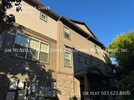 614 NE Adwick Dr in Beaverton, OR - Building Photo