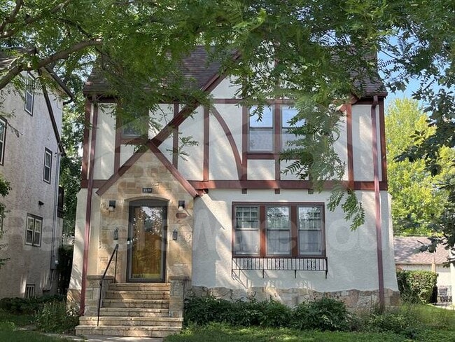 property at 1530 E 54th St