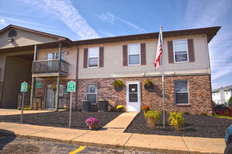 Raintree Apartments in Cedar Rapids, IA - Foto de edificio - Building Photo