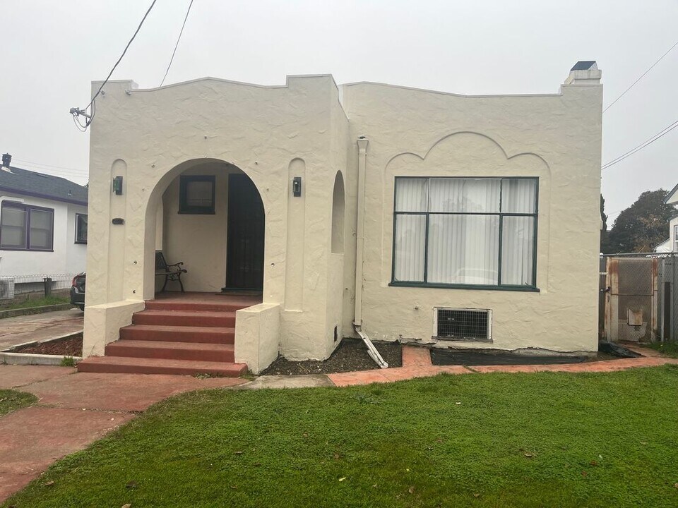 772 Sunset Blvd in Hayward, CA - Building Photo