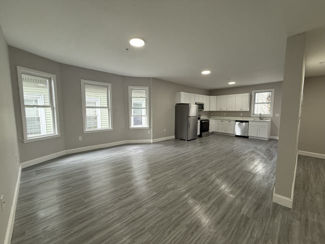 40 Fowler St, Unit 1 in Boston, MA - Building Photo - Building Photo