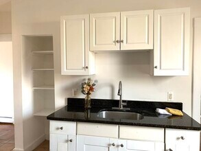 712 Lawrence St in Lowell, MA - Building Photo - Building Photo