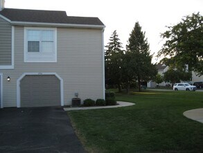 294 Le Parc Cir, Unit 282 in Buffalo Grove, IL - Building Photo - Building Photo