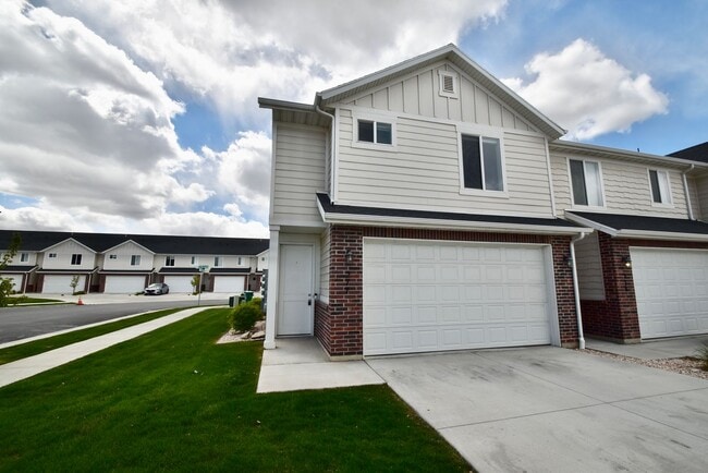 2273 W 2710 S in West Haven, UT - Building Photo - Building Photo